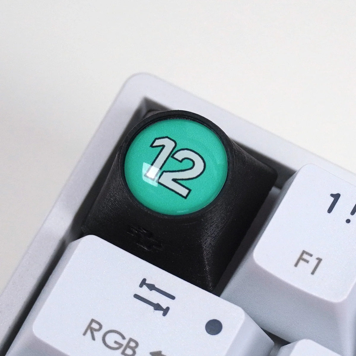 Artisan F1 – ANT + NR. 12 keycap
