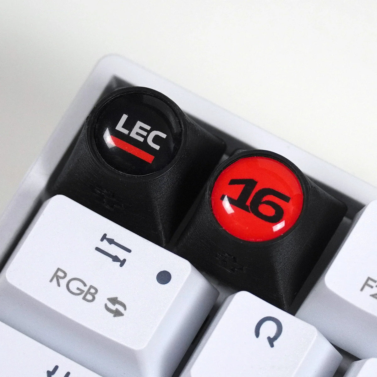 Artisan F1 – LEC + NR. 16 keycap