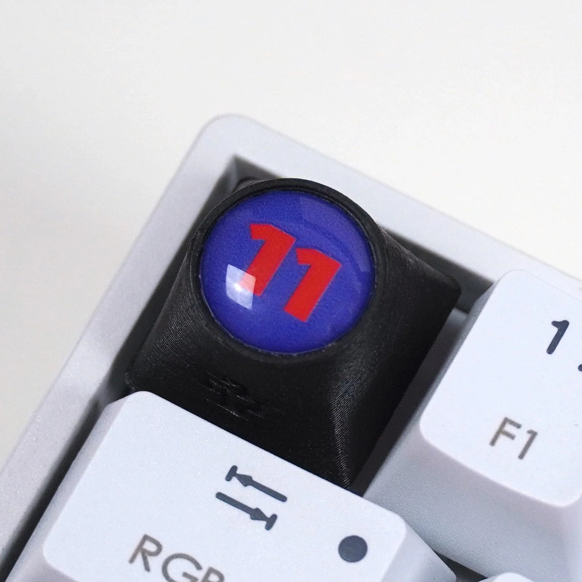 Artisan F1 – PER + NR. 11 keycap