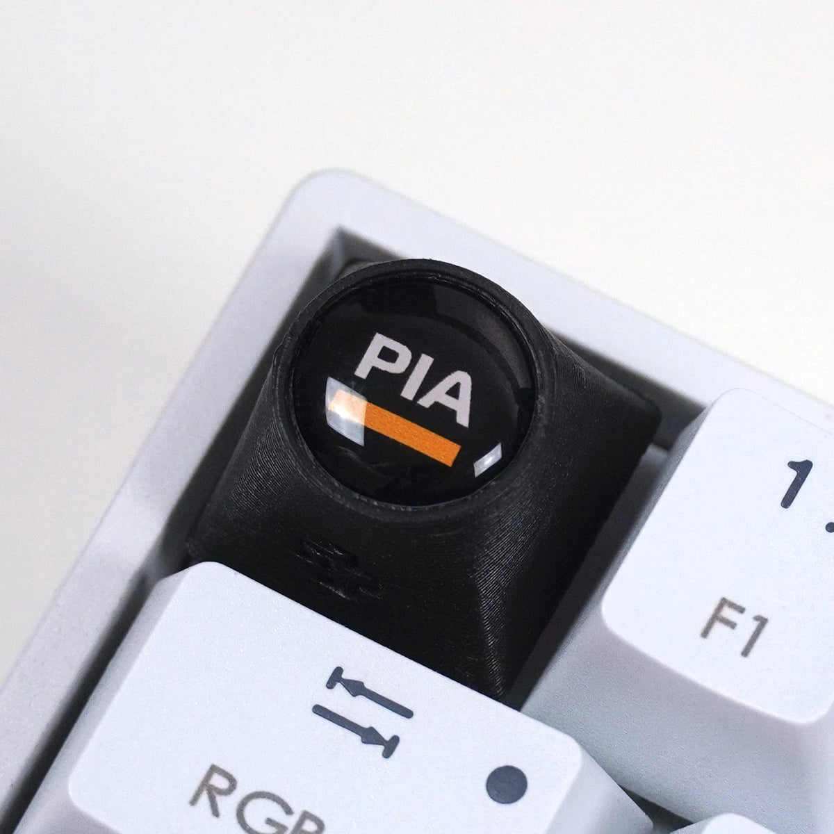 Artisan F1 – PIA + NR. 81 keycap
