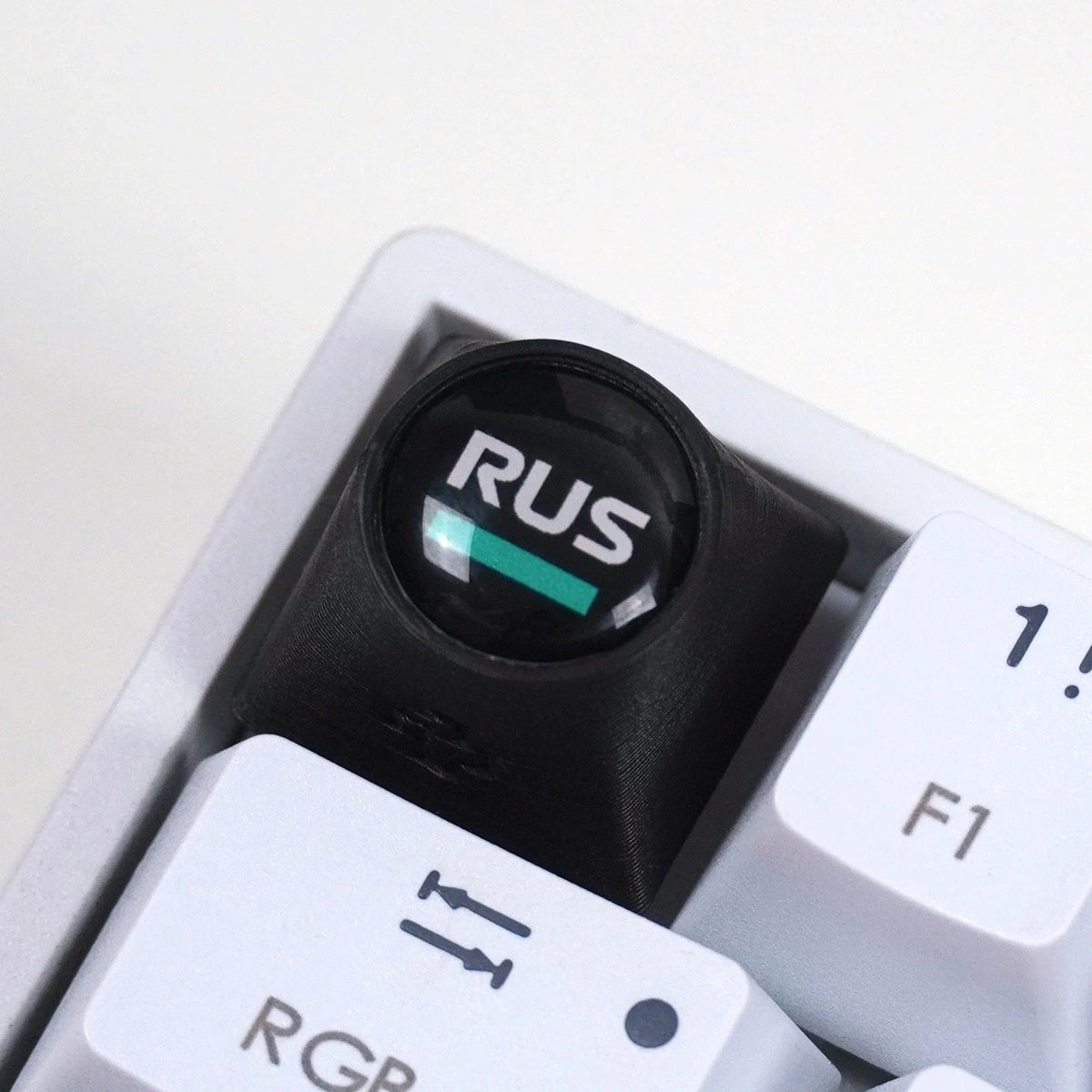 Artisan F1 – RUS + NR. 63 keycap