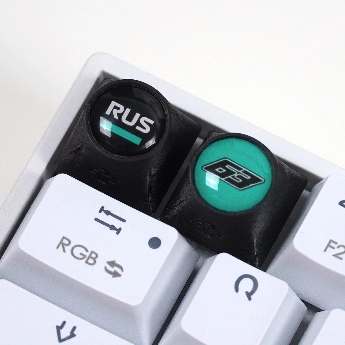 Artisan F1 – RUS + NR. 63 keycap