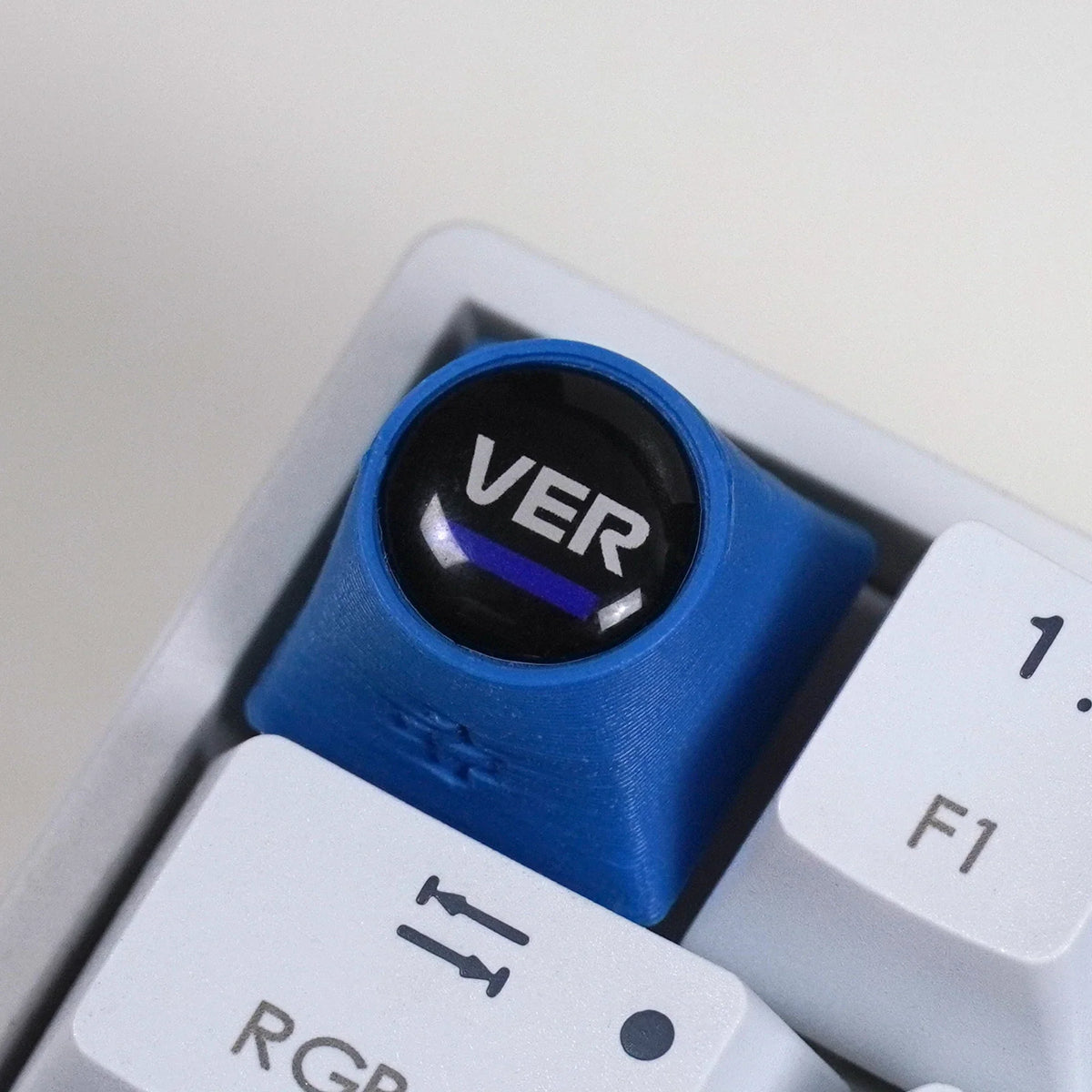 Artisan F1 – VER + NR. 1 keycap