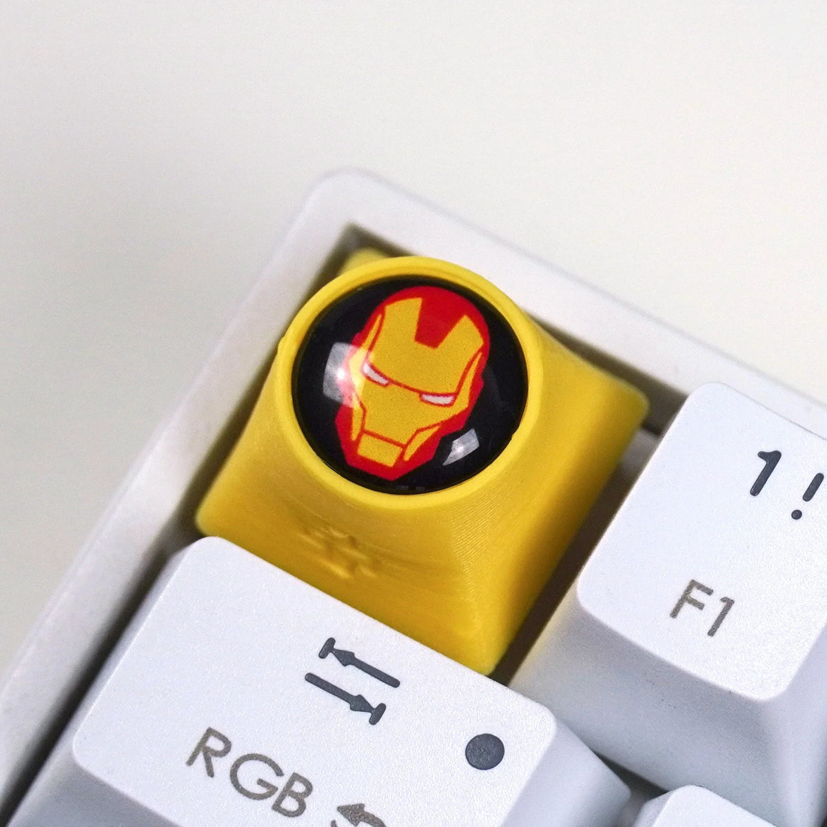 Artisan Shell Head szuperhős keycap
