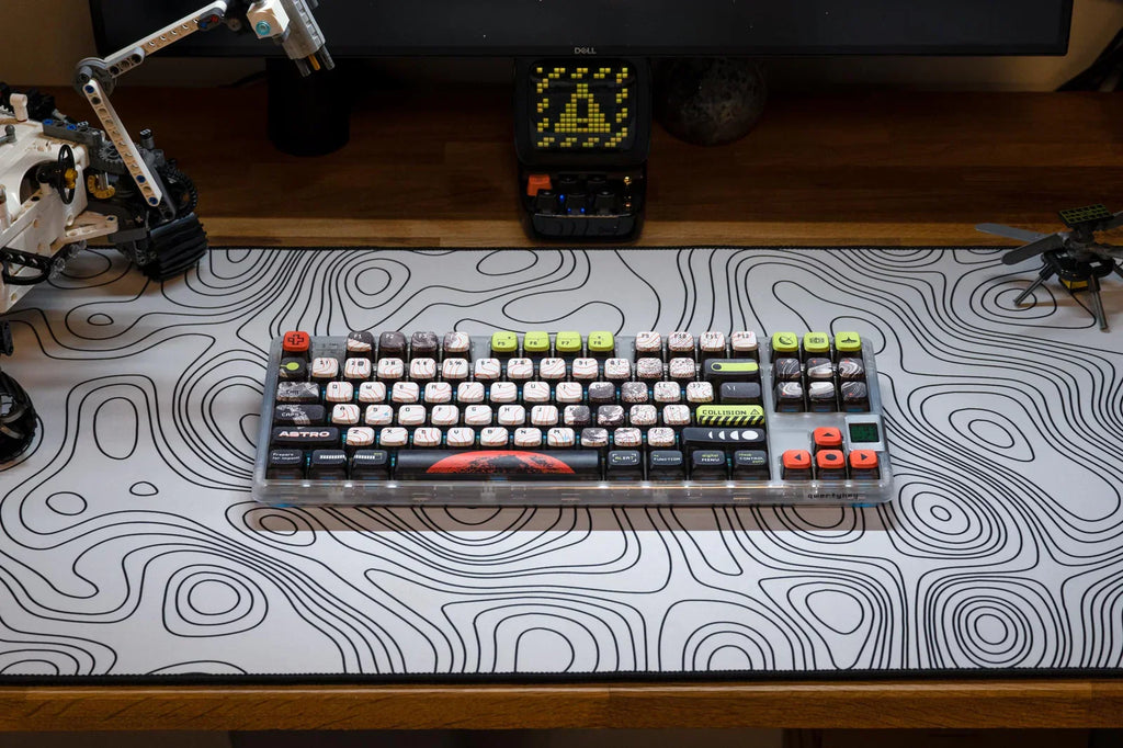 QwertyKey Astro Topographic gamer asztali egérpad, vízálló, varrott szélek, 4 mm, csúszásmentes gumitalp