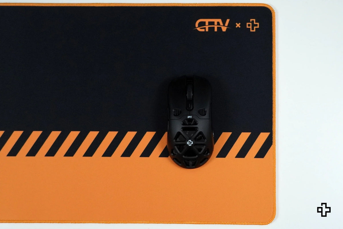 QwertyKey x ClipFixTV gamer asztali egérpad, vízálló, varrott szélek, 4 mm, csúszásmentes gumitalp