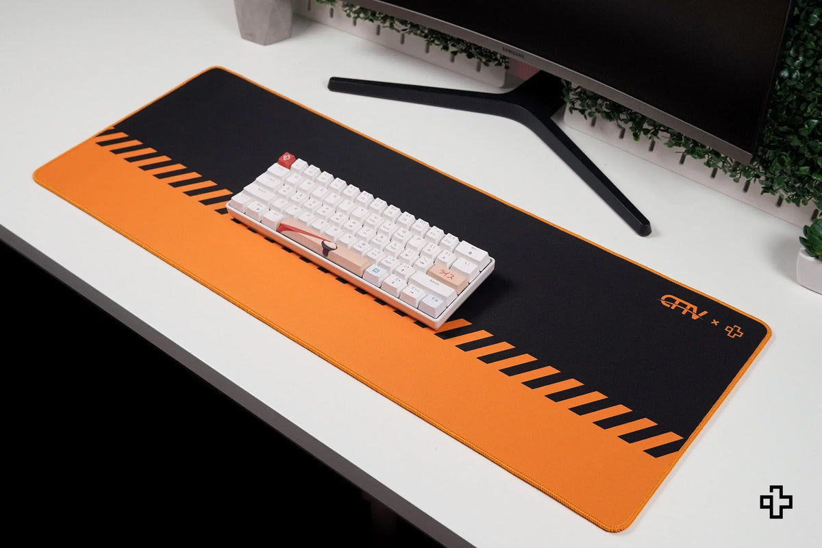 QwertyKey x ClipFixTV gamer asztali egérpad, vízálló, varrott szélek, 4 mm, csúszásmentes gumitalp