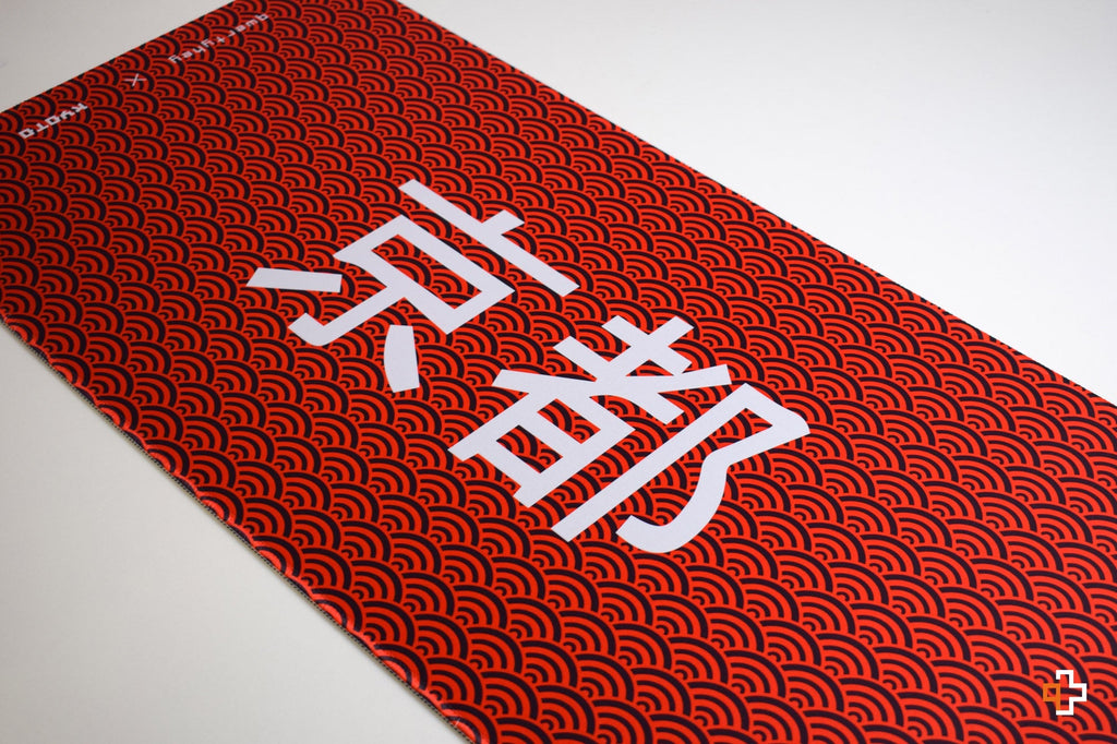 QwertyKey Kyoto gamer asztali egérpad, vízálló, varrott szélek, 4 mm, csúszásmentes gumitalp