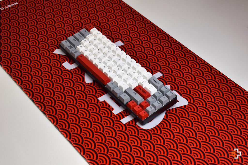 QwertyKey Kyoto gamer asztali egérpad, vízálló, varrott szélek, 4 mm, csúszásmentes gumitalp