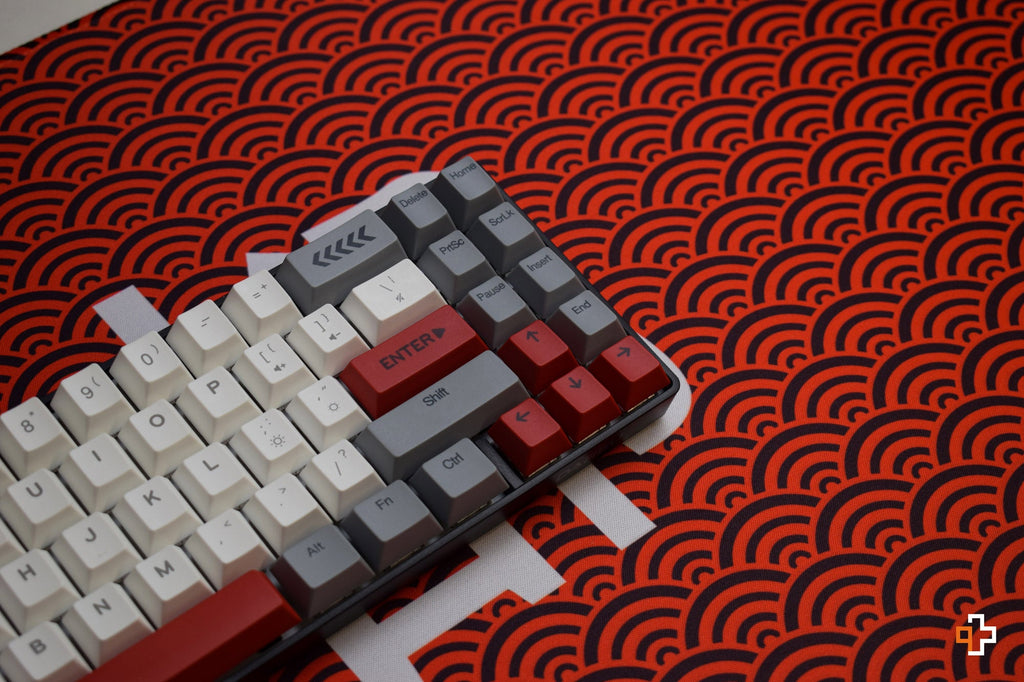 QwertyKey Kyoto gamer asztali egérpad, vízálló, varrott szélek, 4 mm, csúszásmentes gumitalp