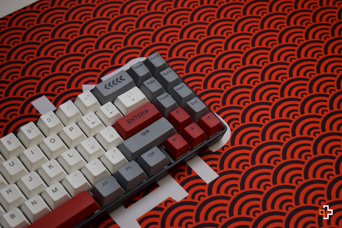 QwertyKey Kyoto gamer asztali egérpad, vízálló, varrott szélek, 4 mm, csúszásmentes gumitalp