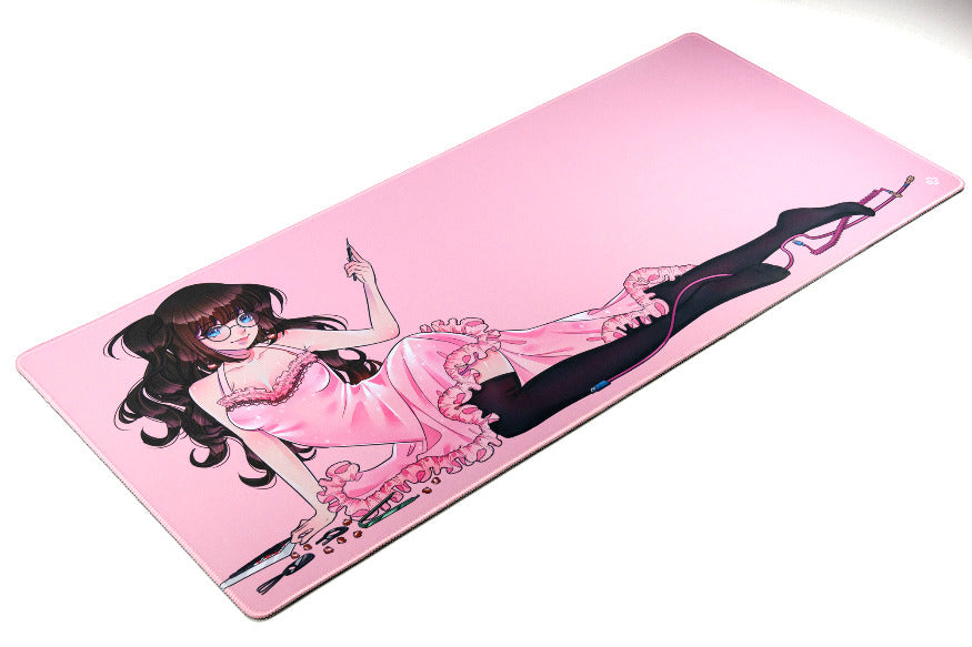 QwertyKey Anime Waifu gamer asztali egérpad, vízálló, varrott szélek, 4 mm, csúszásmentes gumitalp