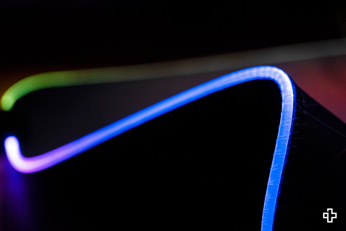 QwertyKey CyberWave V2 RGB gamer asztali egérpad, vízálló, varrott szélek, 4 mm, csúszásmentes gumitalp