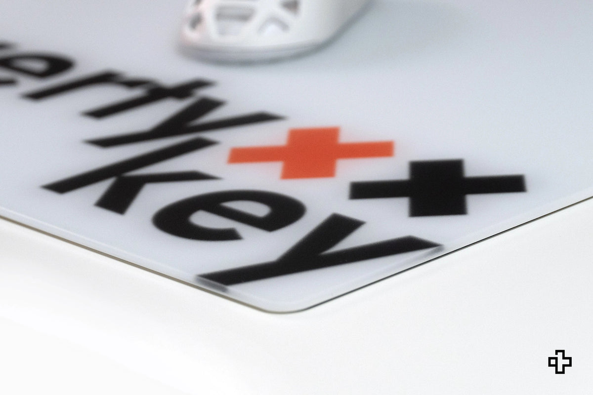 QwertyKey White Esports Glass gamer egérpad, 3,2 mm, csúszásmentes TPU talp