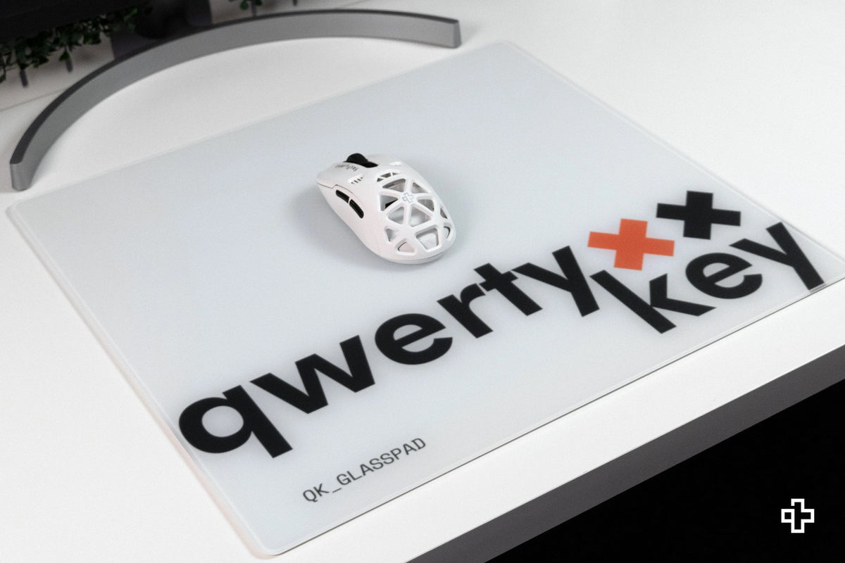 QwertyKey White Esports Glass gamer egérpad, 3,2 mm, csúszásmentes TPU talp