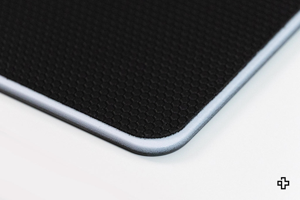 QwertyKey MOMO Esports Glass gamer egérpad, 3,2 mm, csúszásmentes TPU talp