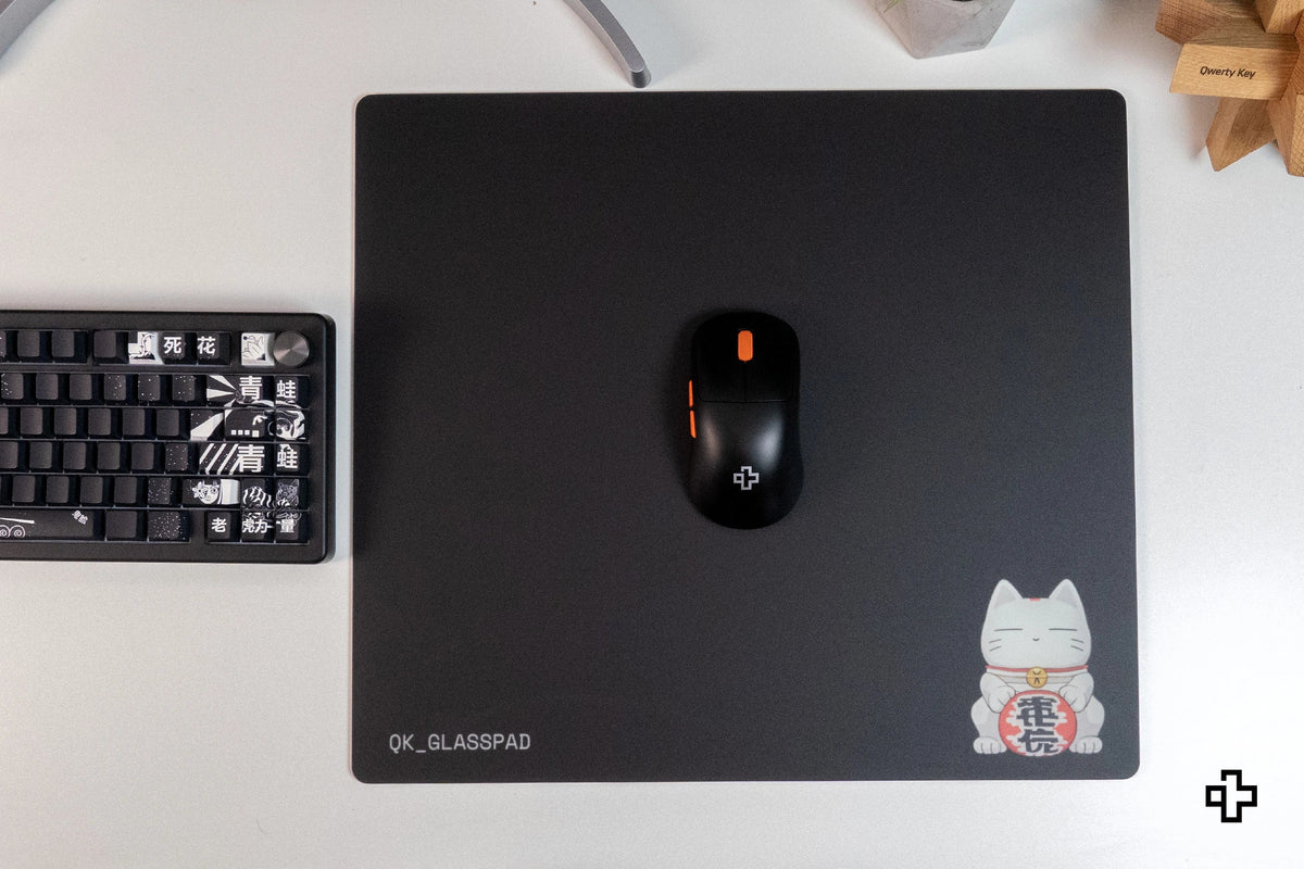 QwertyKey MOMO Esports Glass gamer egérpad, 3,2 mm, csúszásmentes TPU talp