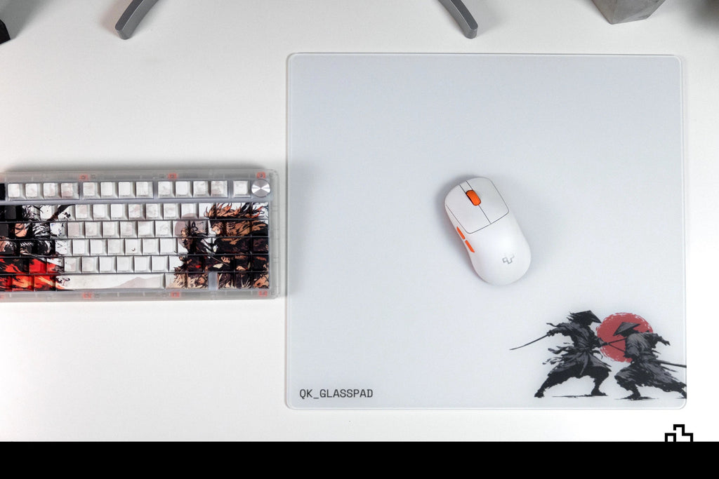 QwertyKey Striker Esports Glass gamer egérpad, 3,2 mm, csúszásmentes TPU talp