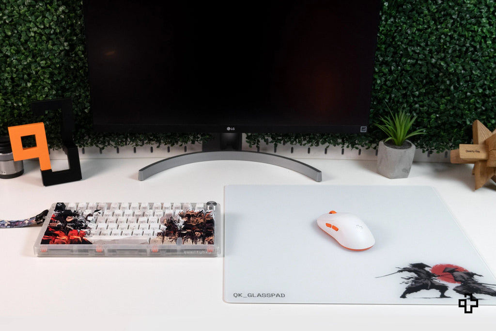 QwertyKey Striker Esports Glass gamer egérpad, 3,2 mm, csúszásmentes TPU talp