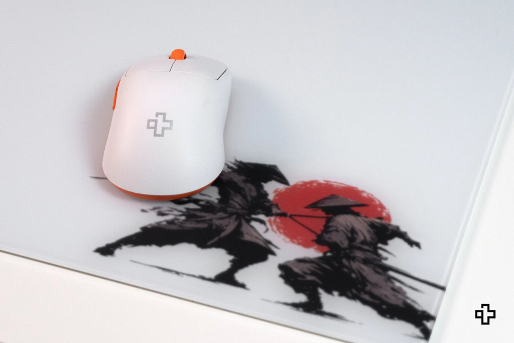 QwertyKey Striker Esports Glass gamer egérpad, 3,2 mm, csúszásmentes TPU talp