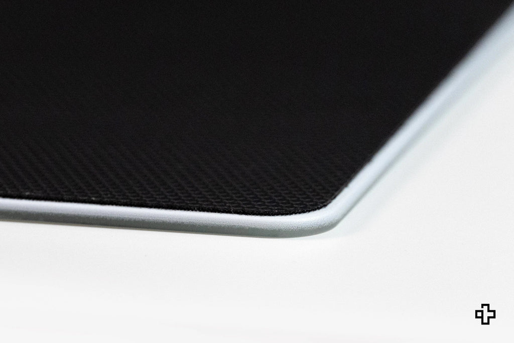QwertyKey Striker Esports Glass gamer egérpad, 3,2 mm, csúszásmentes TPU talp