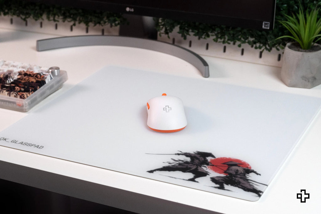 QwertyKey Striker Esports Glass gamer egérpad, 3,2 mm, csúszásmentes TPU talp
