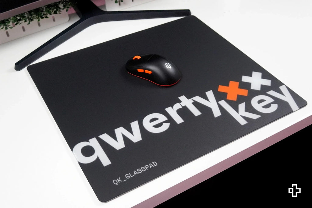 QwertyKey Black Esports Glass gamer egérpad, 3,2 mm, csúszásmentes TPU talp