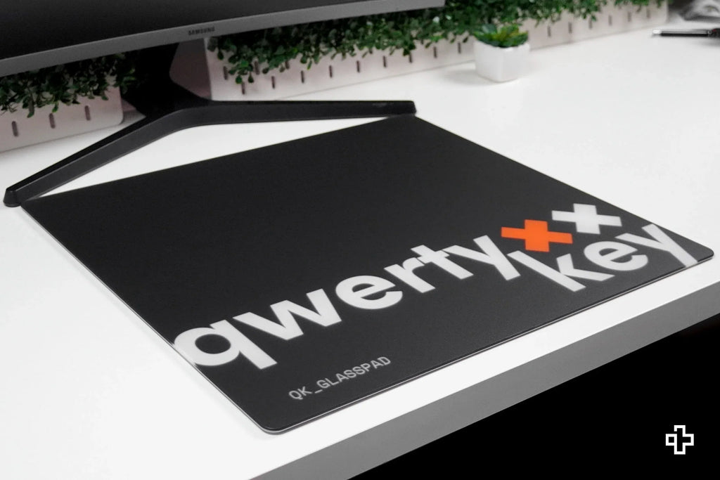 QwertyKey Black Esports Glass gamer egérpad, 3,2 mm, csúszásmentes TPU talp