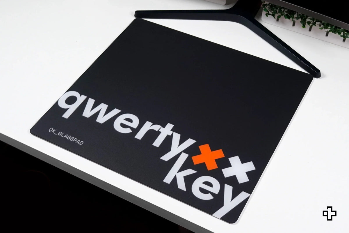 QwertyKey Black Esports Glass gamer egérpad, 3,2 mm, csúszásmentes TPU talp