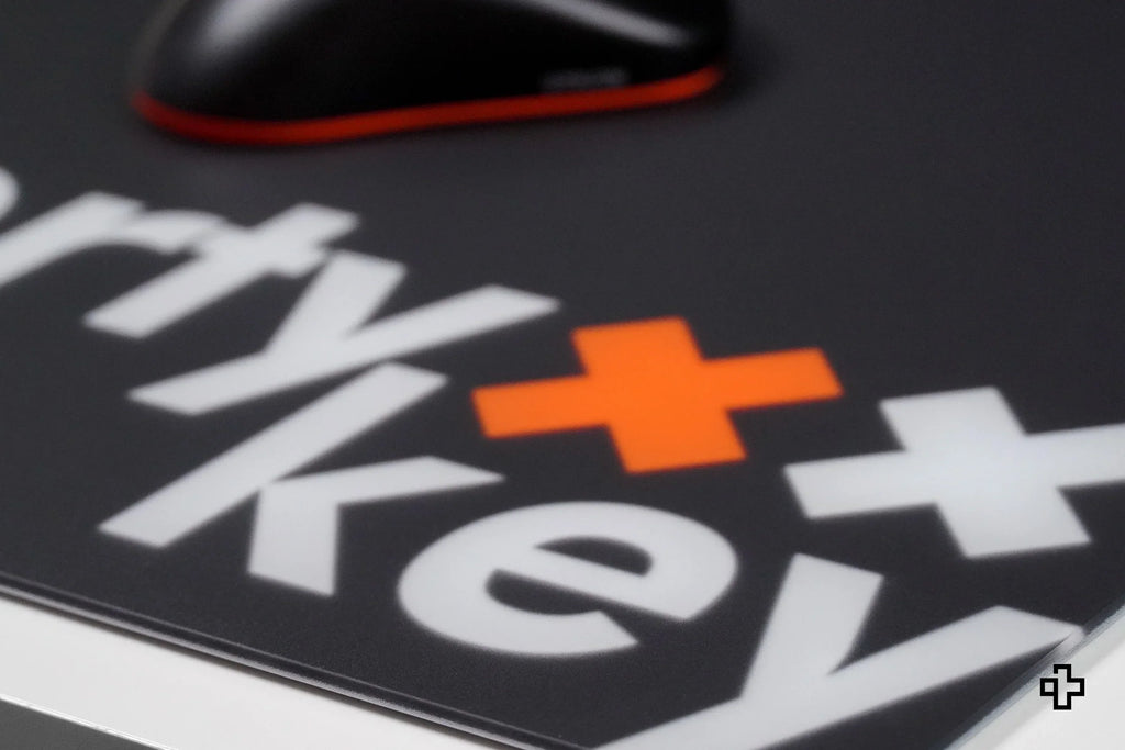 QwertyKey Black Esports Glass gamer egérpad, 3,2 mm, csúszásmentes TPU talp