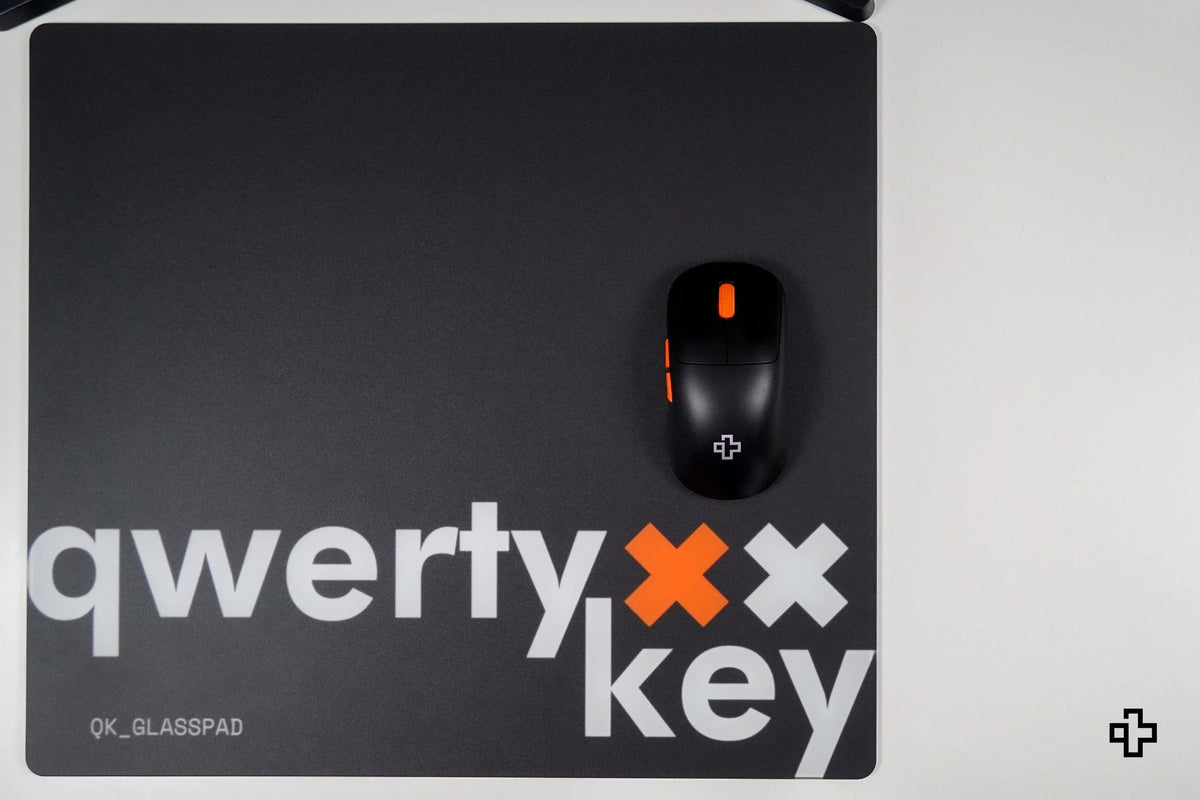 QwertyKey Black Esports Glass gamer egérpad, 3,2 mm, csúszásmentes TPU talp