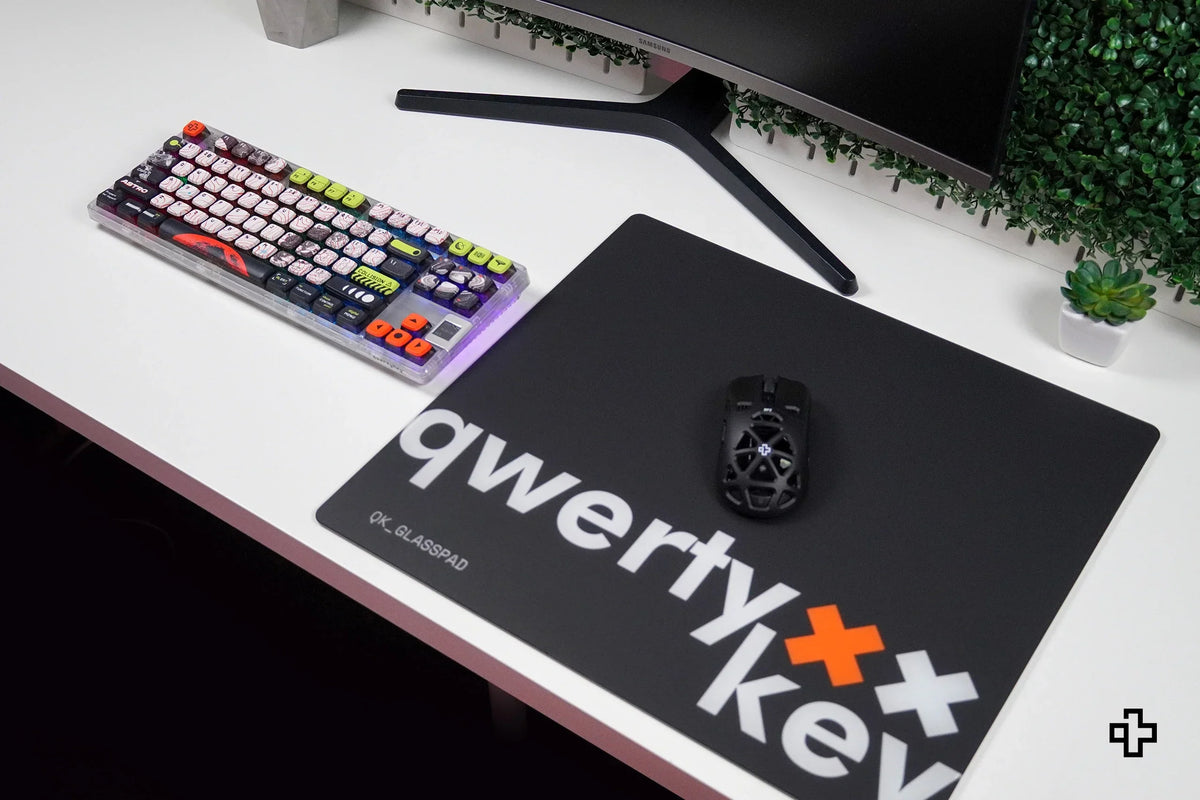 QwertyKey Black Esports Glass gamer egérpad, 3,2 mm, csúszásmentes TPU talp