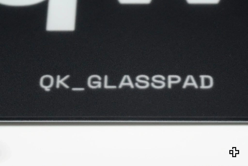 QwertyKey Black Esports Glass gamer egérpad, 3,2 mm, csúszásmentes TPU talp