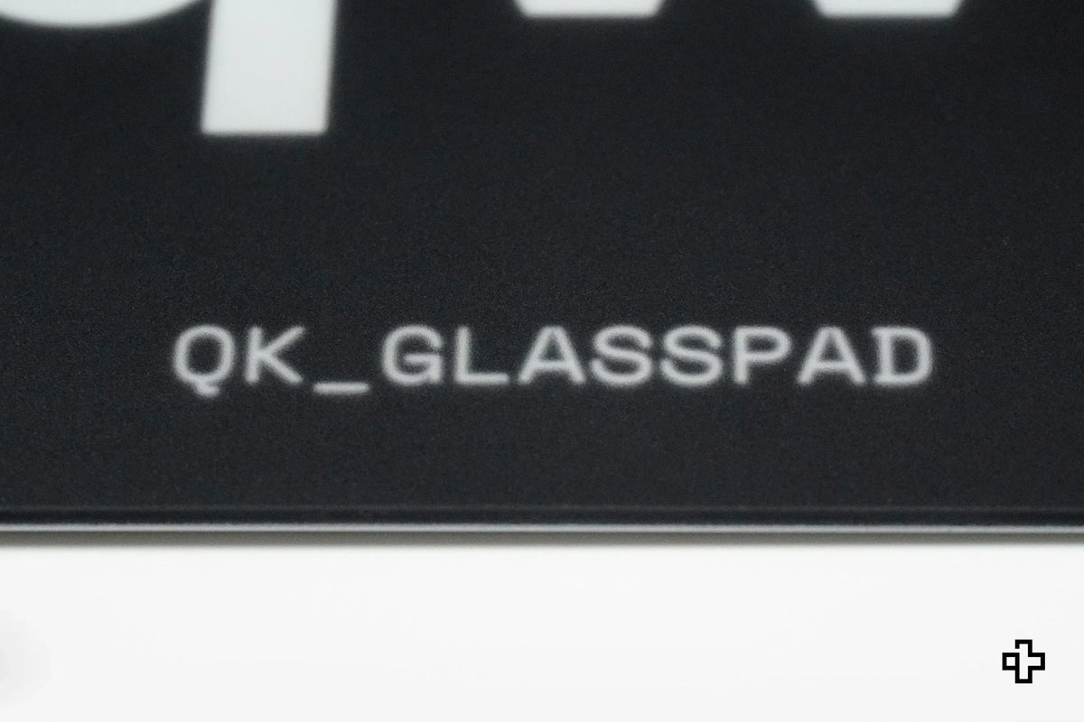 QwertyKey Black Esports Glass gamer egérpad, 3,2 mm, csúszásmentes TPU talp
