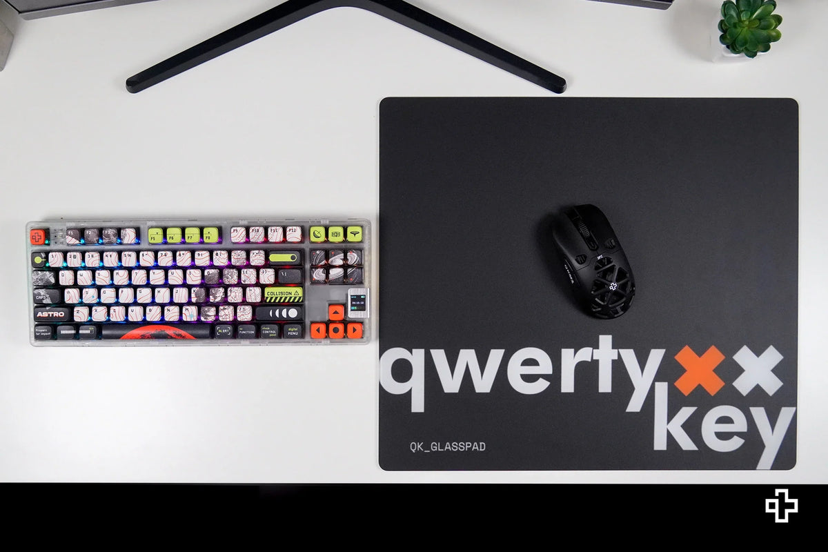 QwertyKey Black Esports Glass gamer egérpad, 3,2 mm, csúszásmentes TPU talp