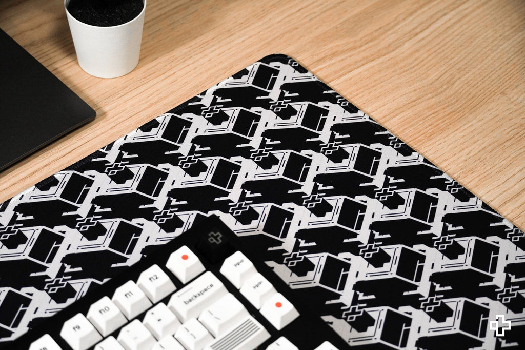 QwertyKey Graveyard gamer asztali egérpad, vízálló, varrott szélek, 4 mm, csúszásmentes gumitalp