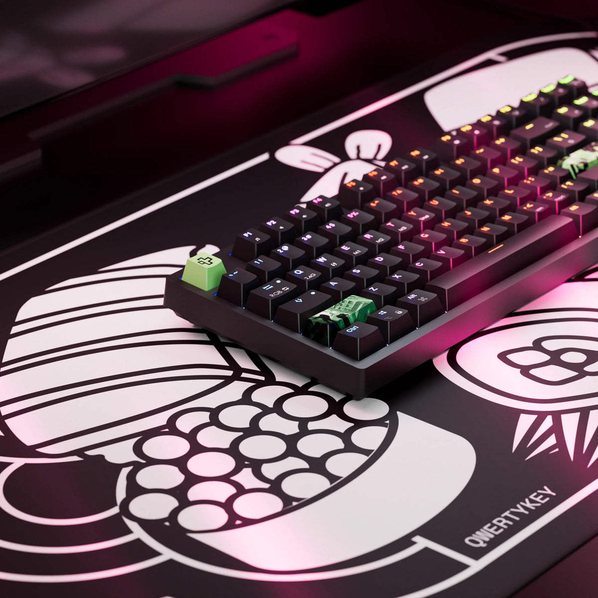 QwertyKey H87 Black – vezeték nélküli mechanikus gamer billentyűzet, hot-swap, Full RGB