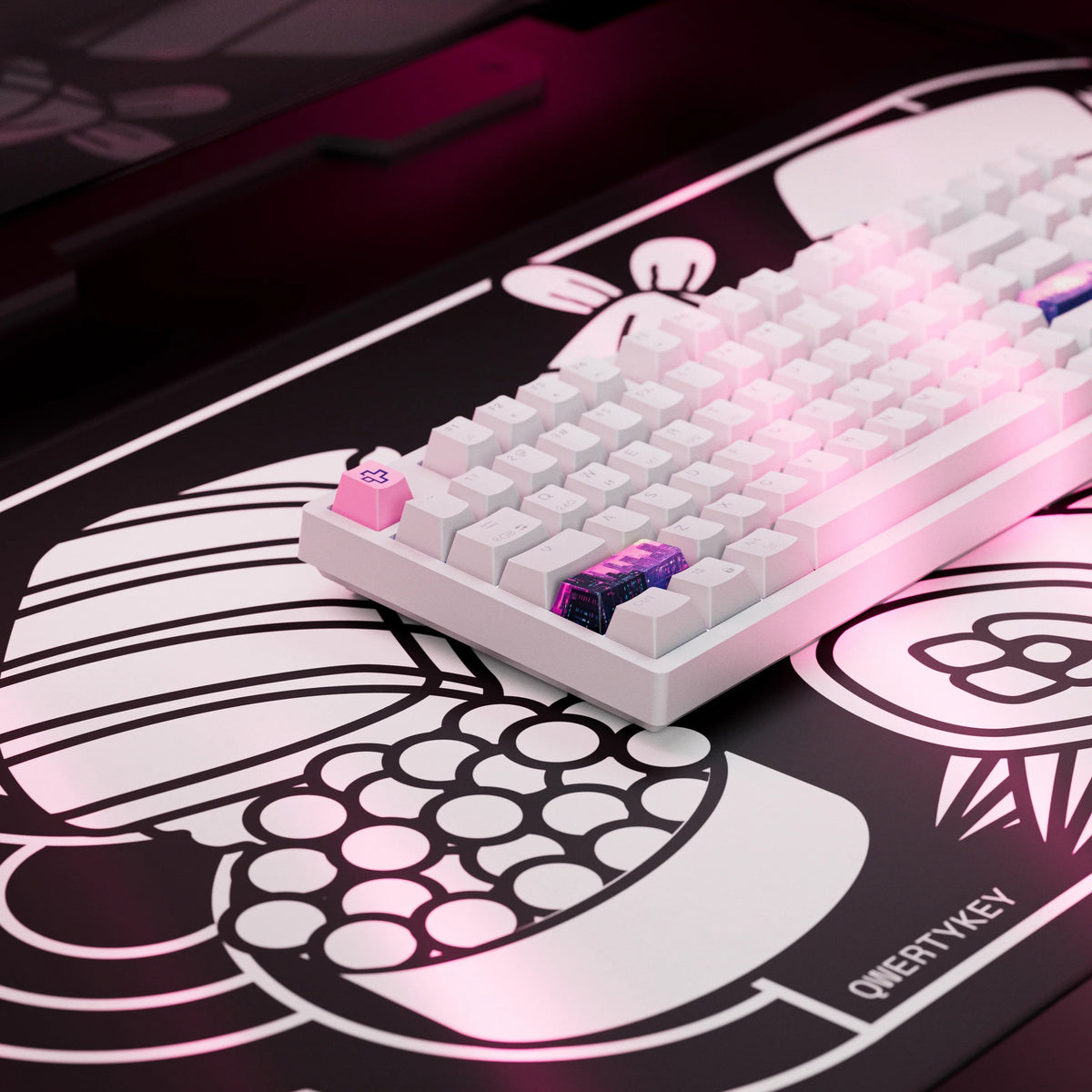 QwertyKey H87 White – vezeték nélküli mechanikus gamer billentyűzet, hot-swap, Full RGB