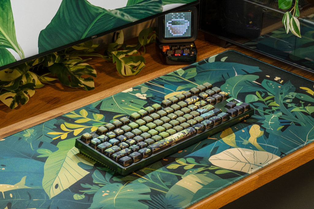 QwertyKey80 Leaf – vezeték nélküli mechanikus gamer billentyűzet kijelzővel, hot-swap, Full RGB, QMK/VIA, gasket mount