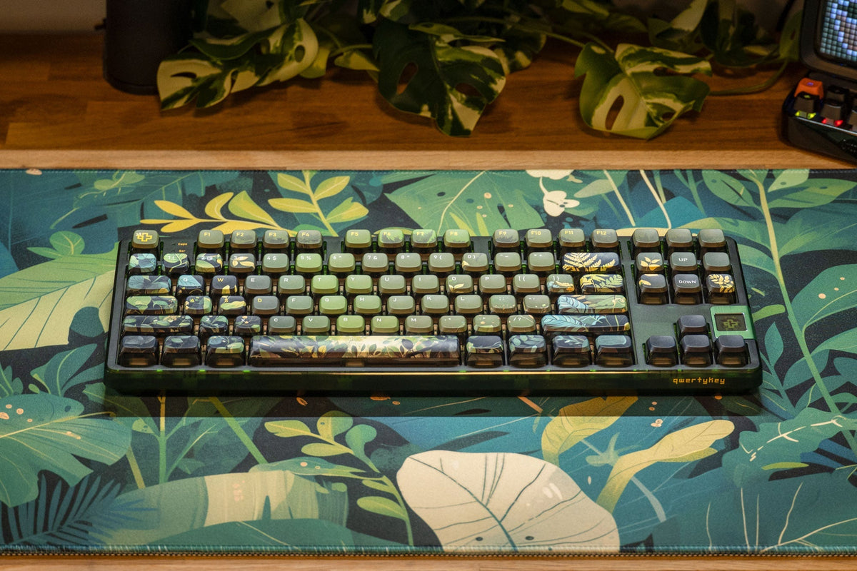 QwertyKey80 Leaf – vezeték nélküli mechanikus gamer billentyűzet kijelzővel, hot-swap, Full RGB, QMK/VIA, gasket mount