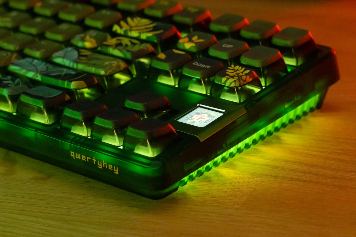 QwertyKey80 Leaf – vezeték nélküli mechanikus gamer billentyűzet kijelzővel, hot-swap, Full RGB, QMK/VIA, gasket mount