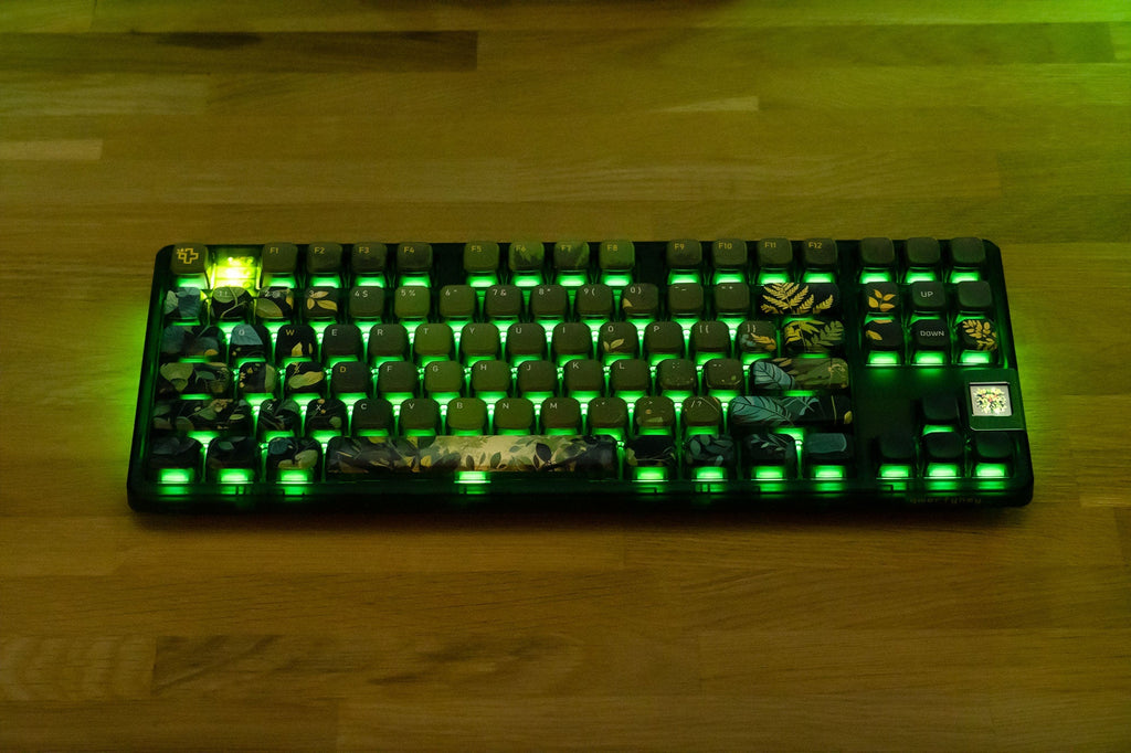 QwertyKey80 Leaf – vezeték nélküli mechanikus gamer billentyűzet kijelzővel, hot-swap, Full RGB, QMK/VIA, gasket mount