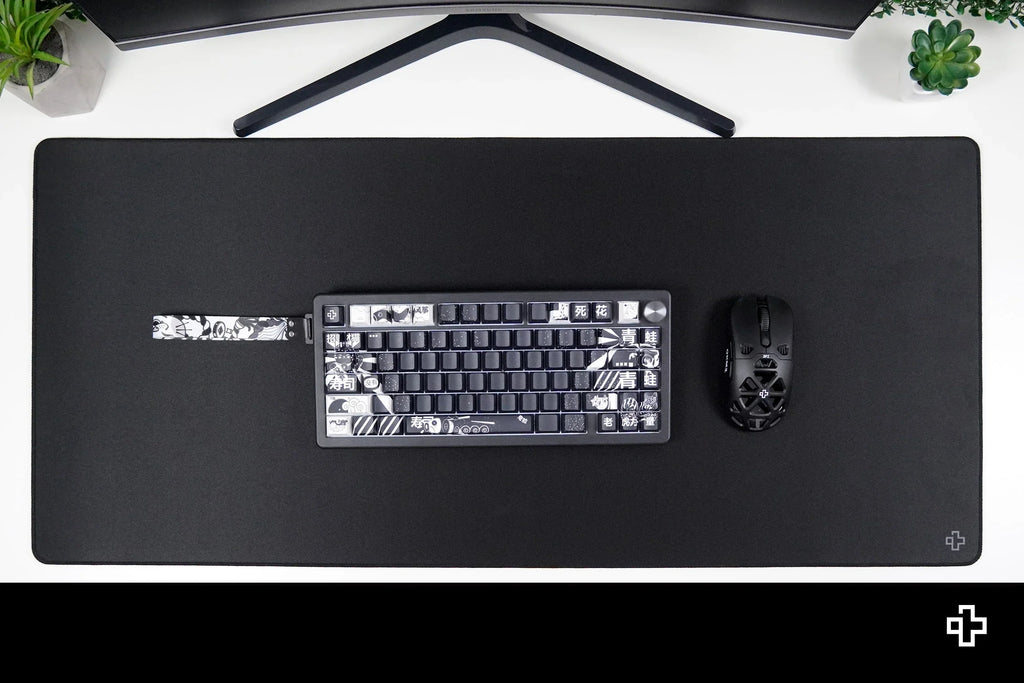 QwertyKey Classic Plain fekete gamer asztali egérpad, vízálló, varrott szélek, 4 mm, csúszásmentes gumitalp