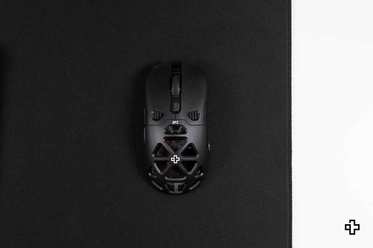 QwertyKey Classic Plain fekete gamer asztali egérpad, vízálló, varrott szélek, 4 mm, csúszásmentes gumitalp