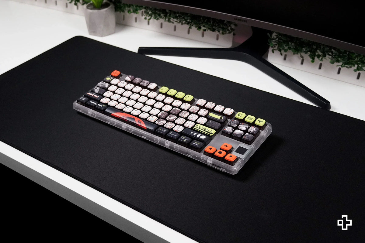 QwertyKey Classic Plain fekete gamer asztali egérpad, vízálló, varrott szélek, 4 mm, csúszásmentes gumitalp