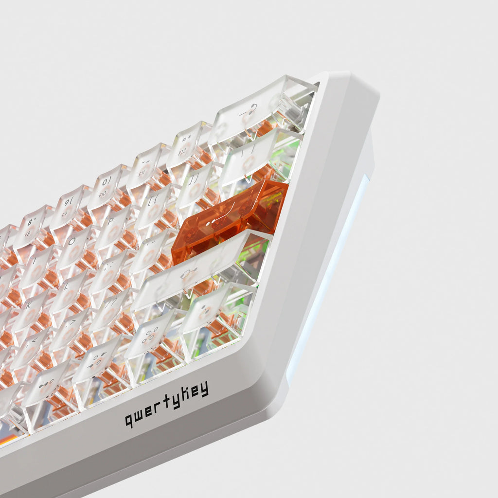 QwertyKey QK61 HE Phantom White – mágneses Hall Effect gamer billentyűzet, Rapid Trigger, Snap Tap, Full RGB