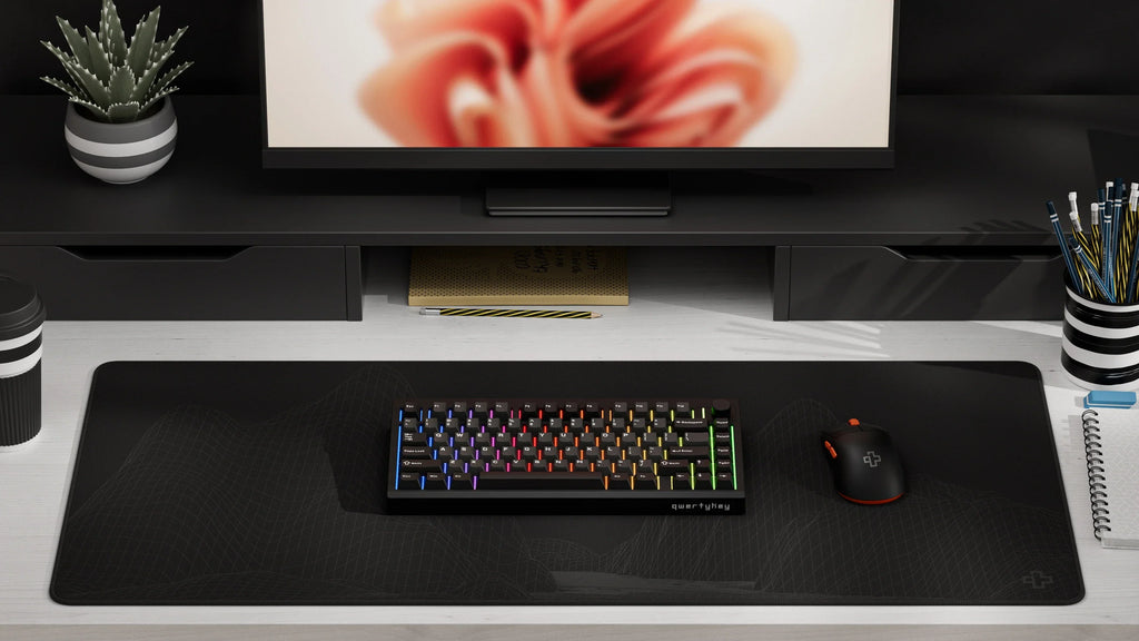 QwertyKey75 Pro V2 Black – vezeték nélküli mechanikus gamer billentyűzet, hot-swap, Full RGB, webes szoftver, gasket mount