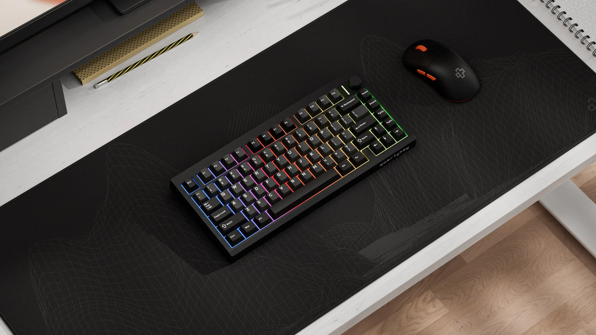 QwertyKey75 Pro V2 Black – vezeték nélküli mechanikus gamer billentyűzet, hot-swap, Full RGB, webes szoftver, gasket mount