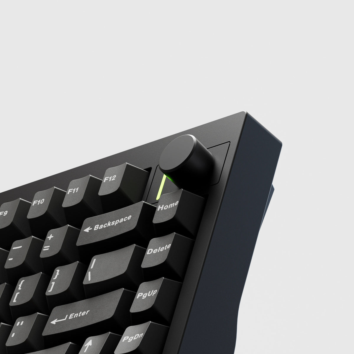 QwertyKey75 Pro V2 Black – vezeték nélküli mechanikus gamer billentyűzet, hot-swap, Full RGB, webes szoftver, gasket mount
