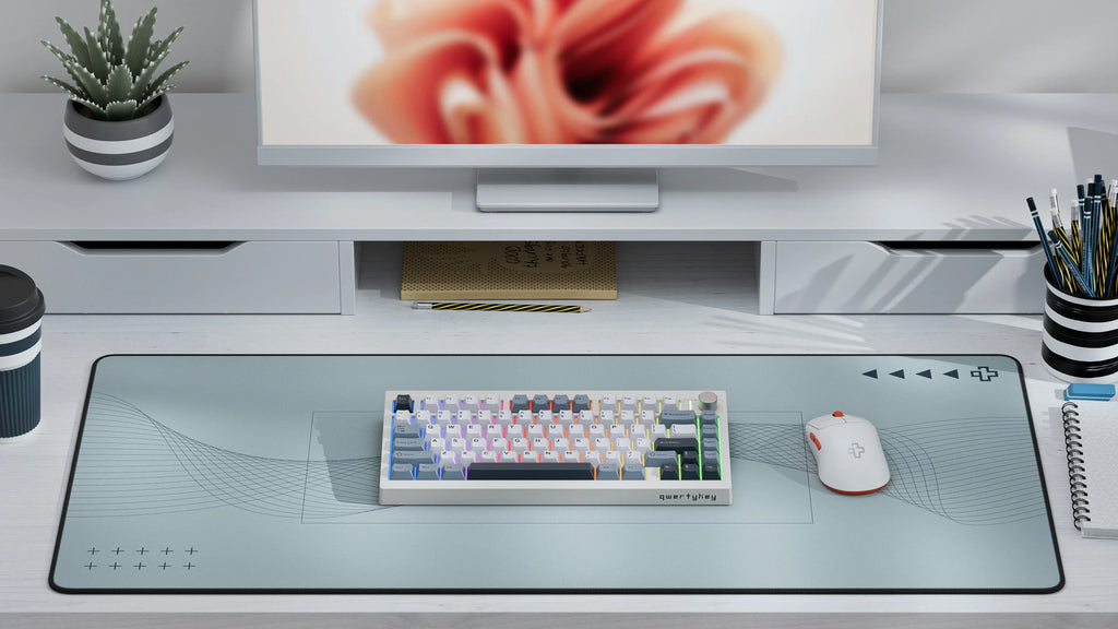 QwertyKey75 Pro V2 White – vezeték nélküli mechanikus gamer billentyűzet, hot-swap, Full RGB, webes szoftver, gasket mount